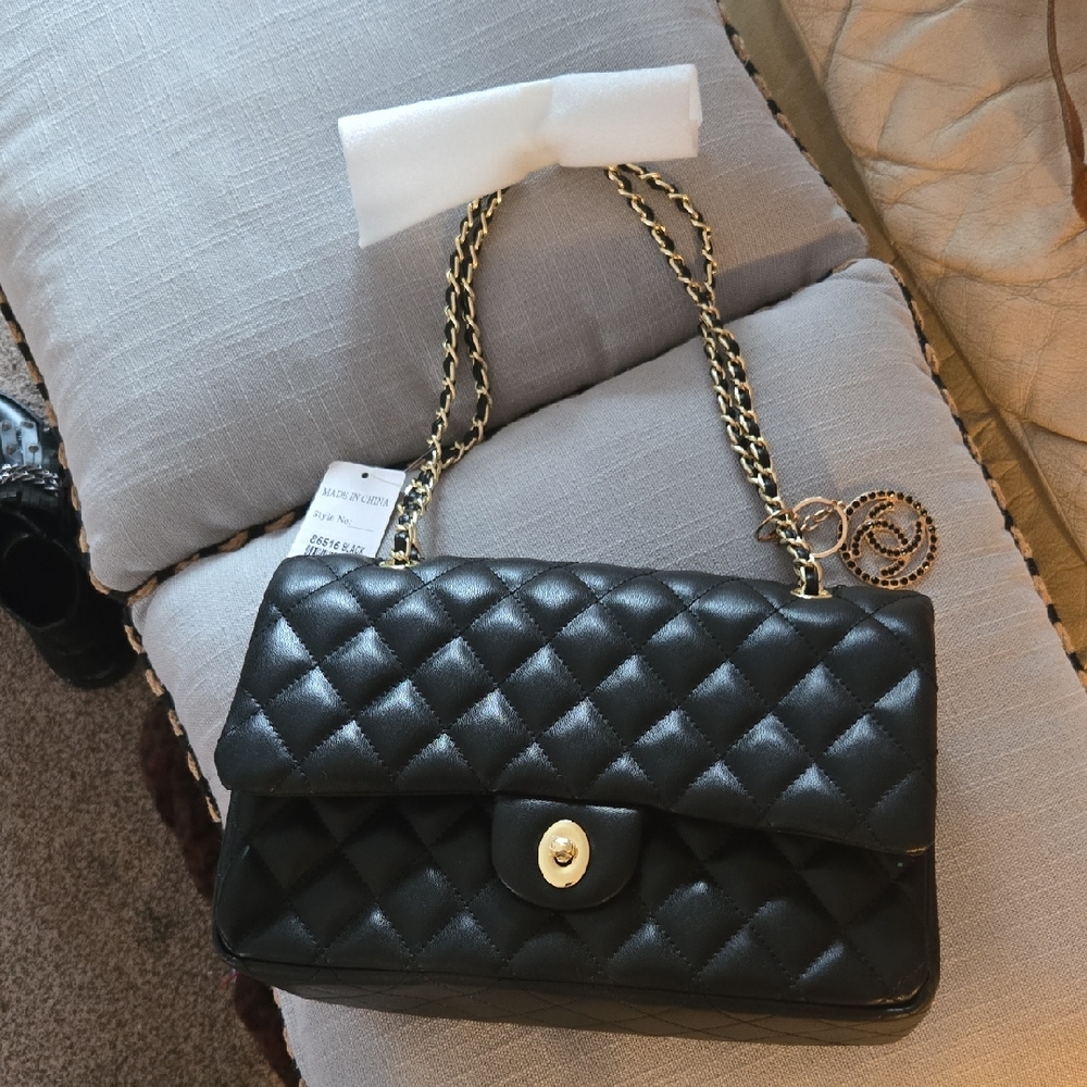 Women Black Quilted Chain Shoulder Bag ⭐️ NEW⭐️